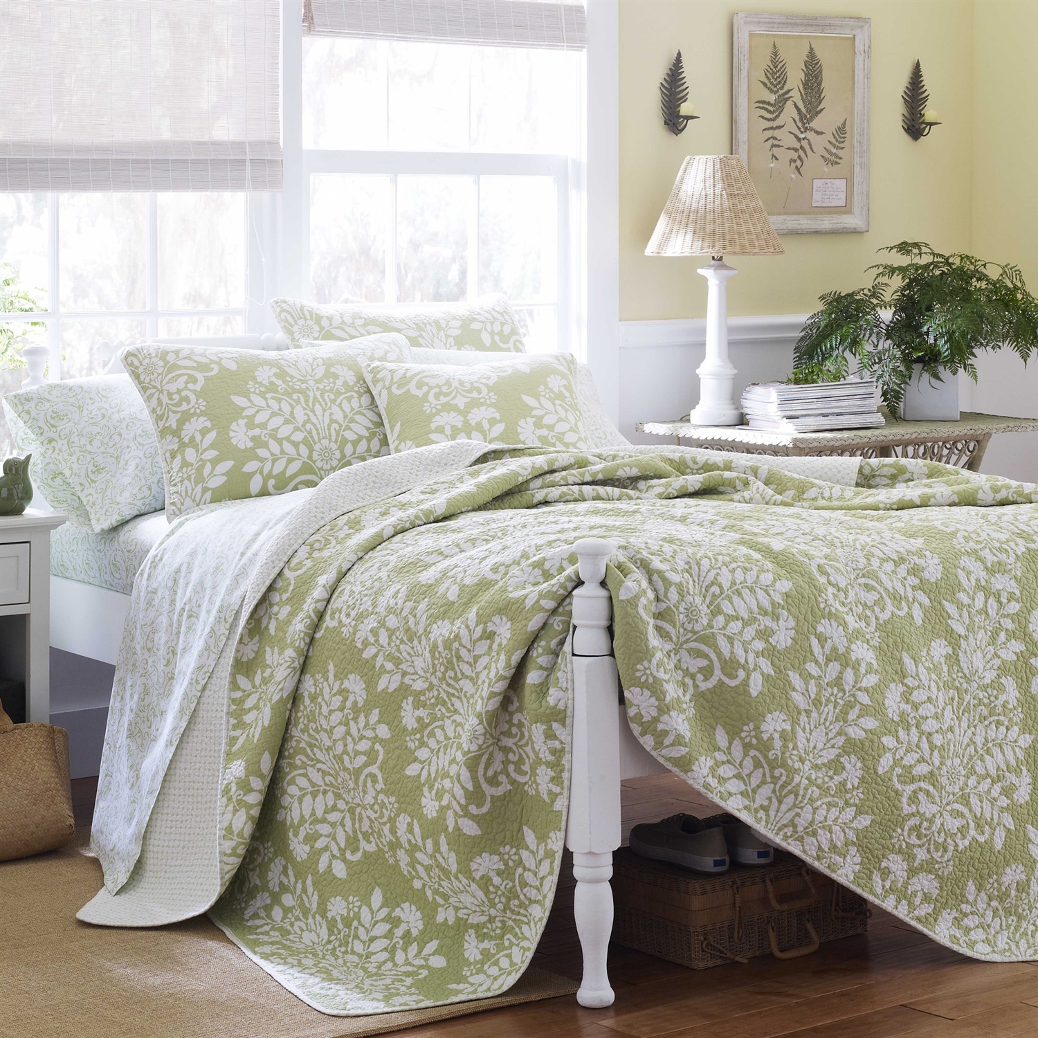 King size 100% Cotton 3 Piece Quilt Set in Sage Green White Floral Pattern