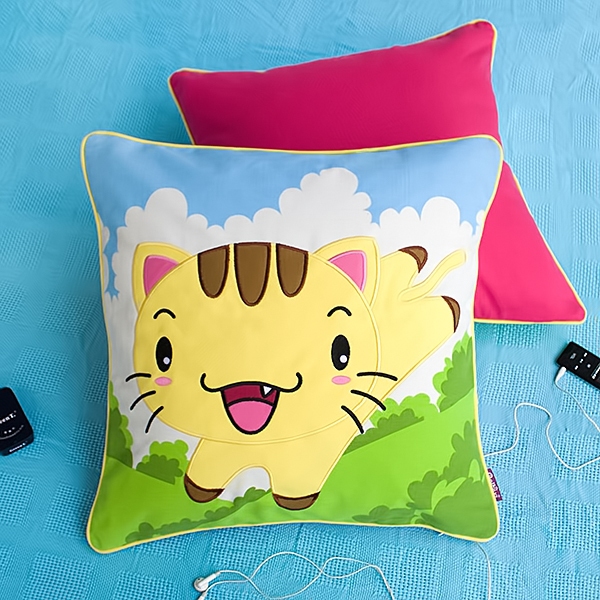 [Kitty Meow] Embroidered Applique Pillow Cushion / Floor Cushion (19.7 by 19.7 inches)