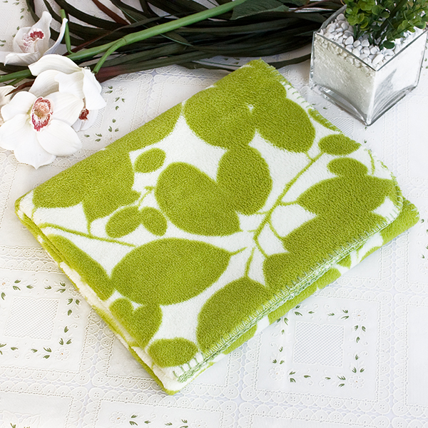 [Green Leaves] Japanese Coral Fleece Baby Throw Blanket (26 by 39.8 inches)